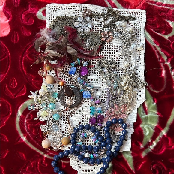 (Vintage clip ons )an the rest pierce with necklaces great bundle - Picture 8 of 10